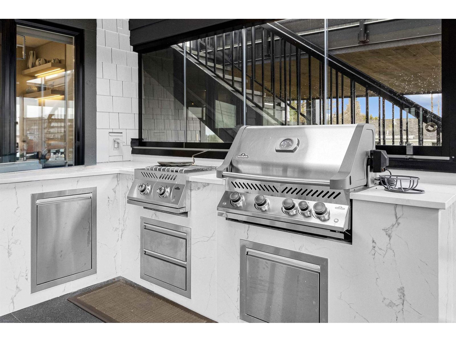 1040 LEE STREET, White Rock