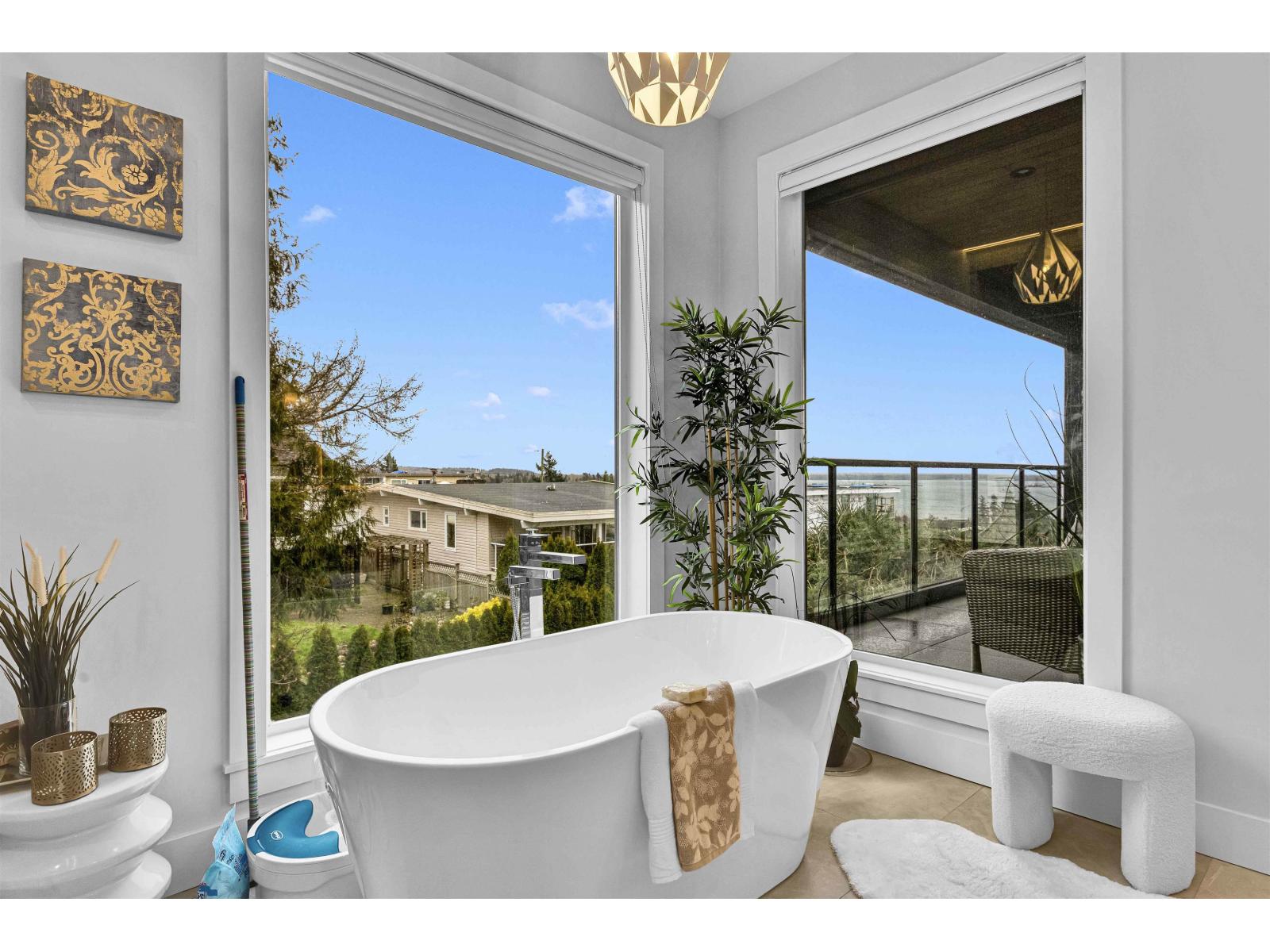 1040 LEE STREET, White Rock