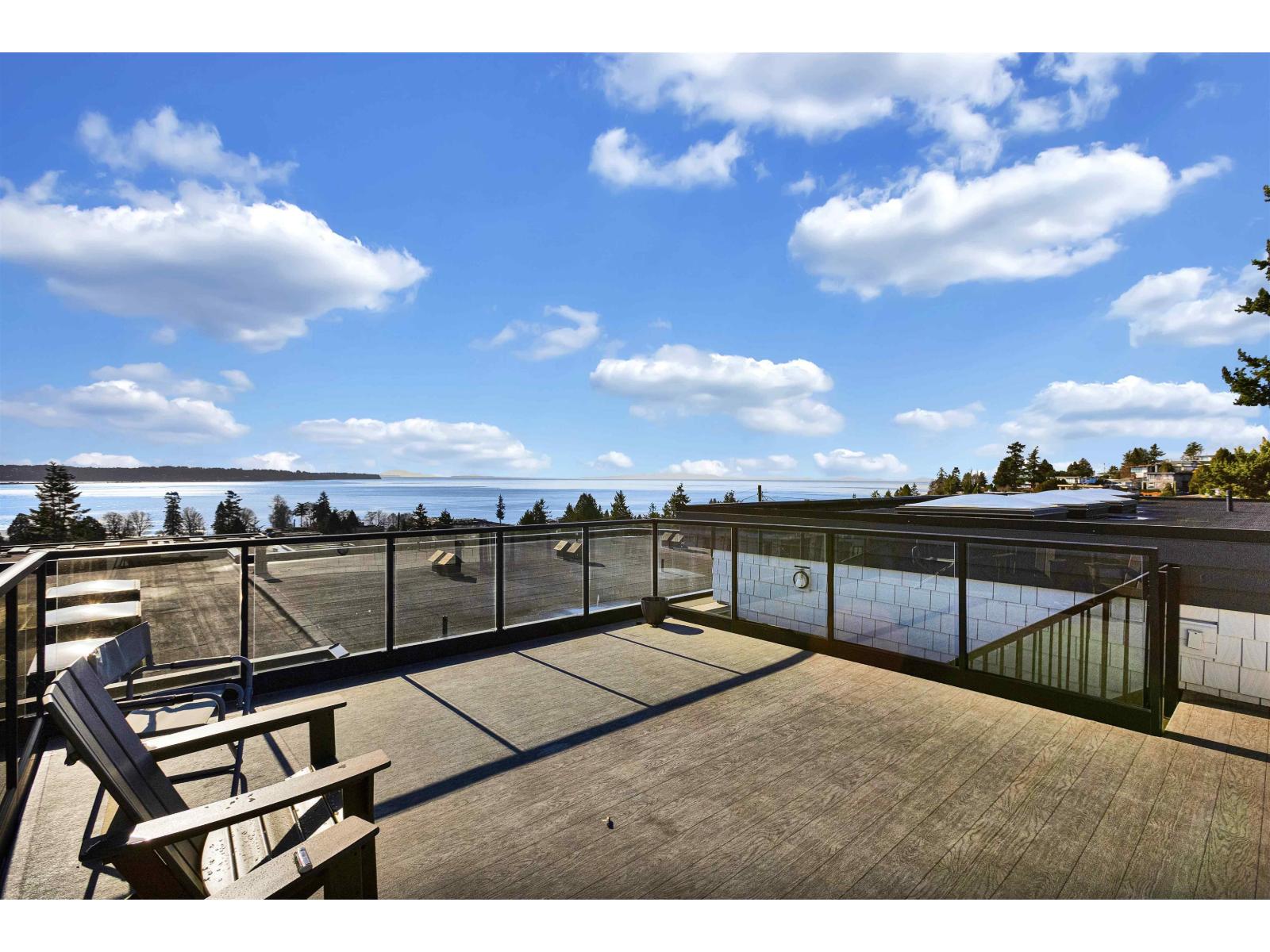 1040 LEE STREET, White Rock