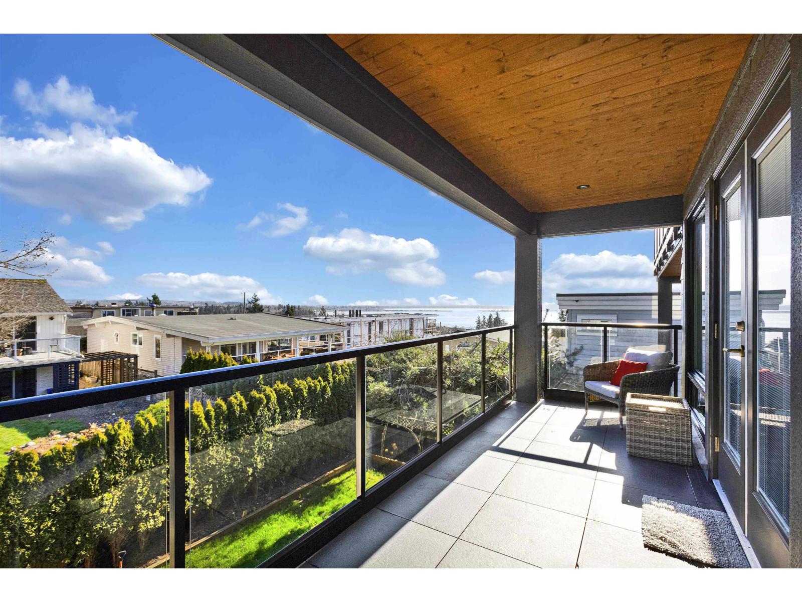 1040 LEE STREET, White Rock