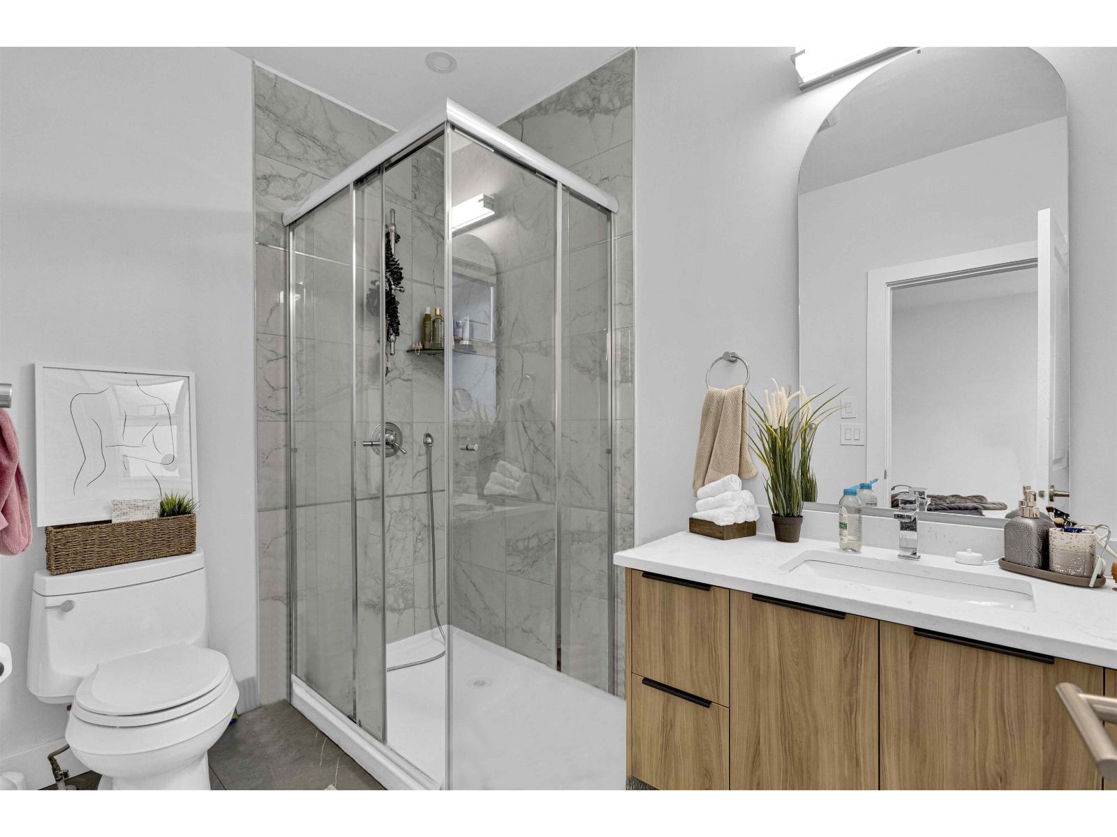 1040 LEE STREET, White Rock