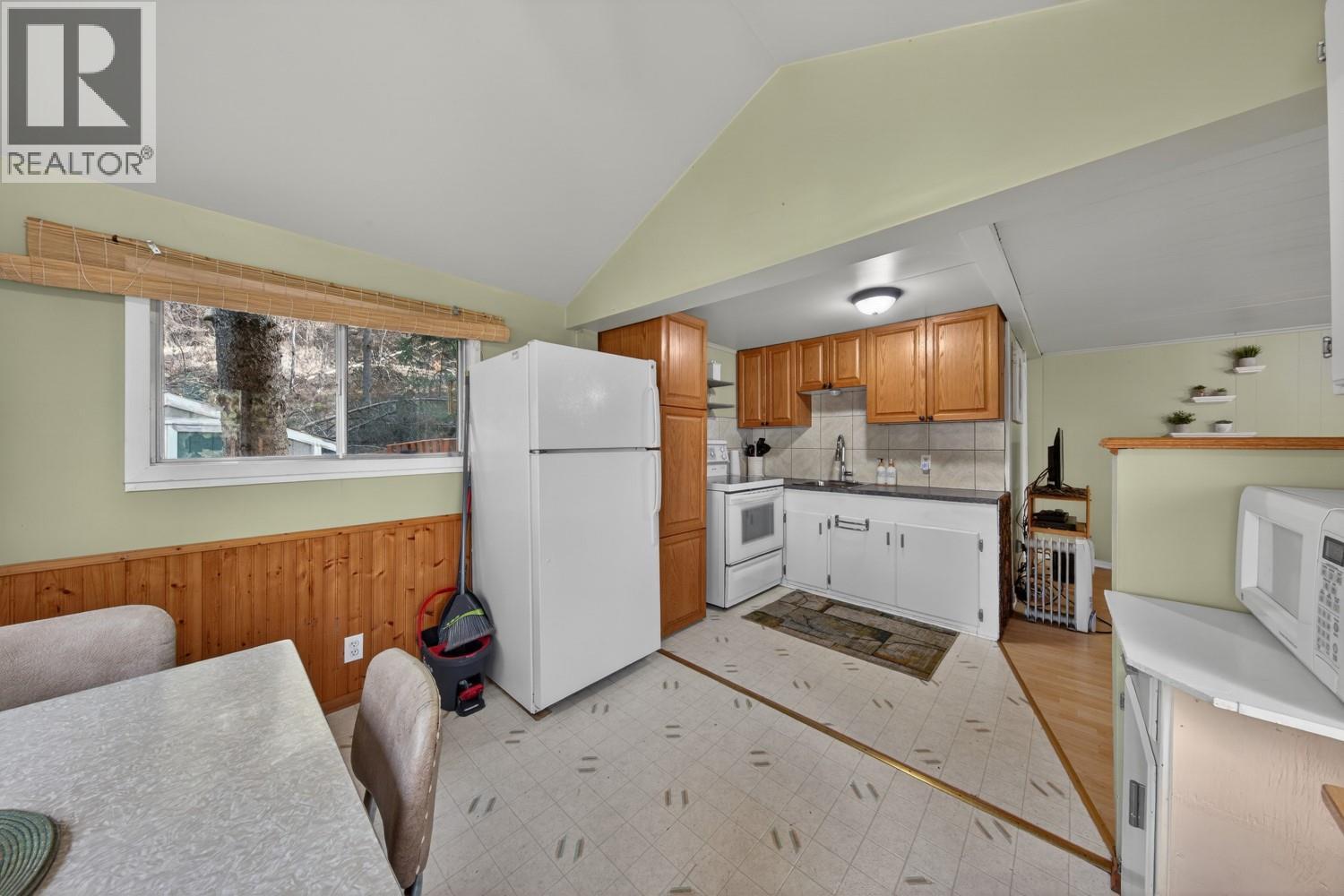 4878 Ogilvey Avenue, Fairmont Hot Springs