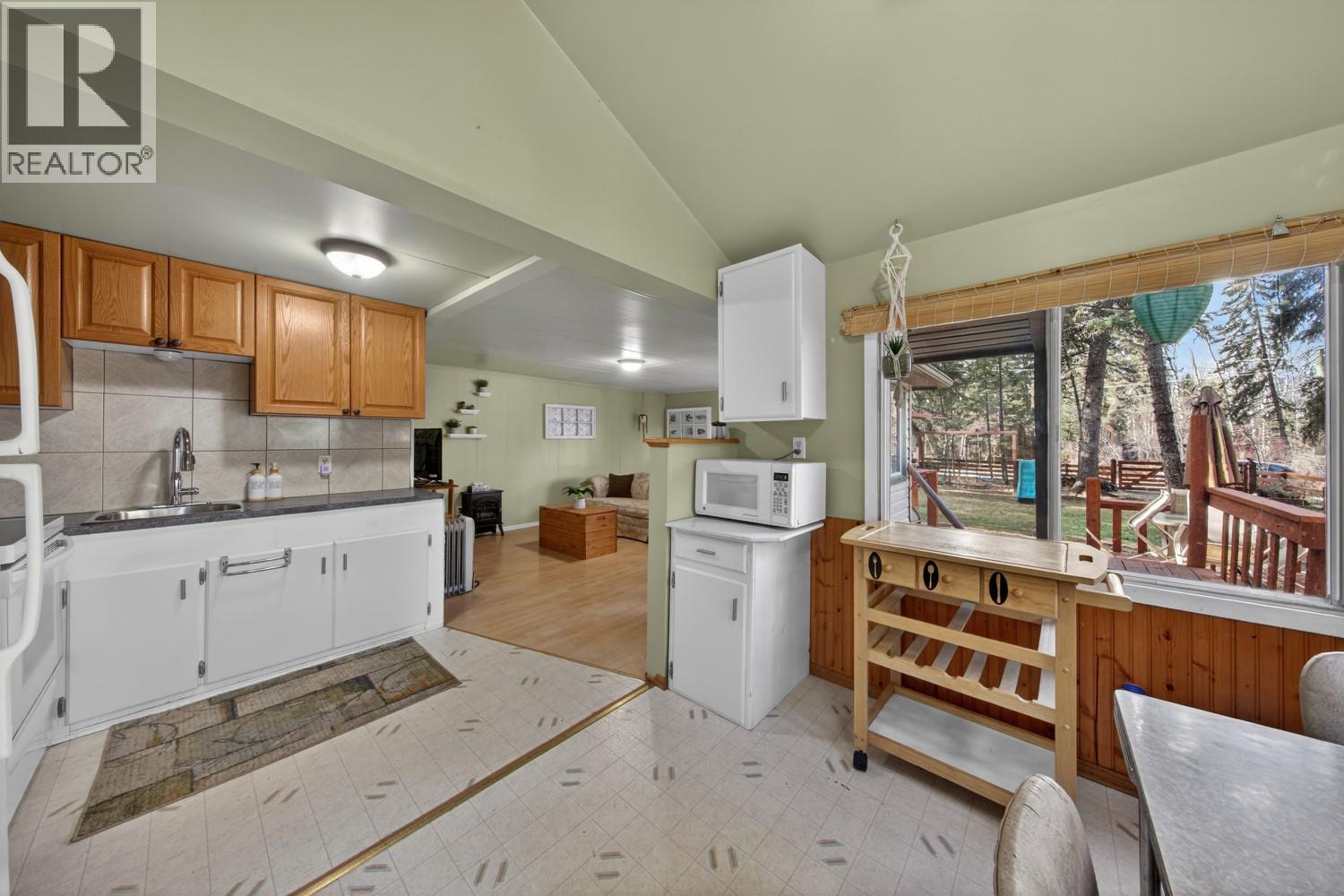 4878 Ogilvey Avenue, Fairmont Hot Springs