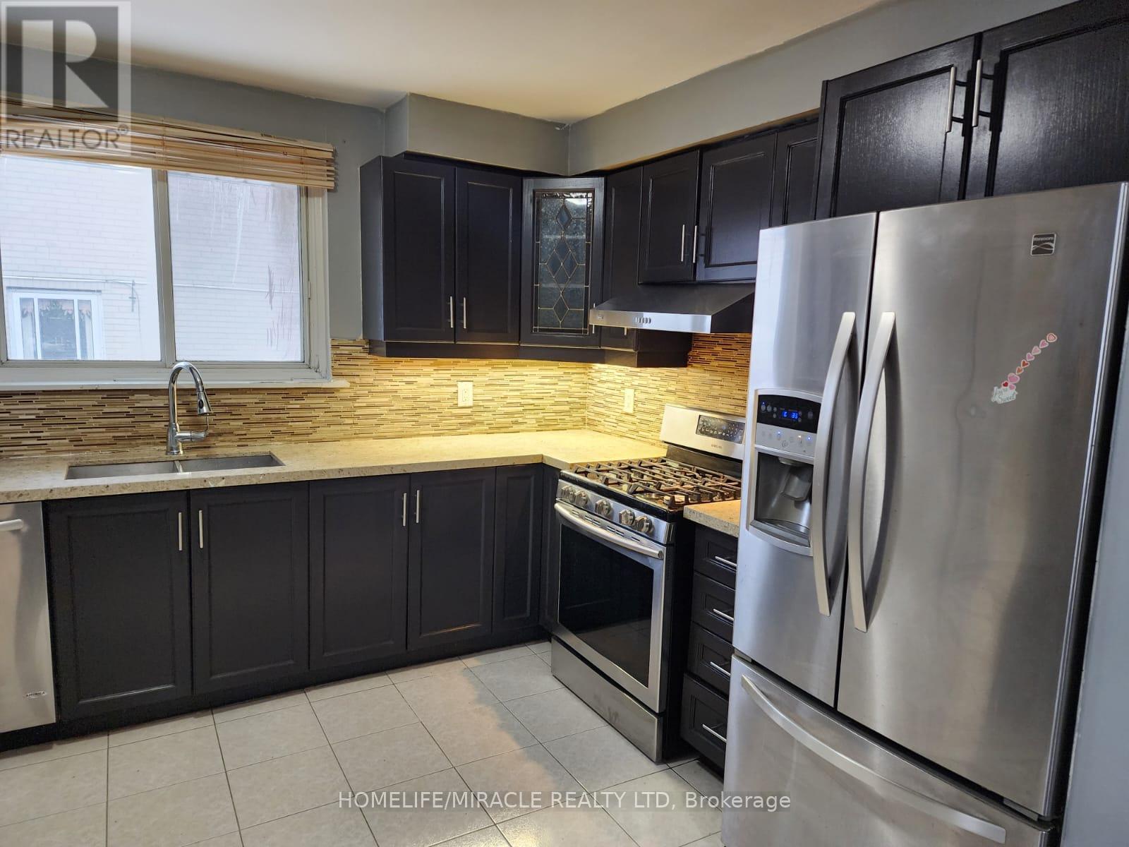 49 ALDERBURY CRESCENT - Photo 4 of 14, Brampton (Avondale), Ontario