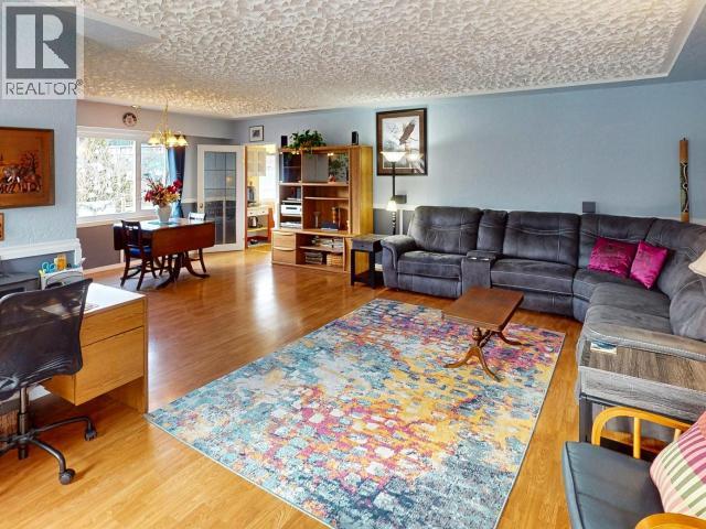 6771 DRAKE STREET - Photo 4 of 22, Powell River, British Columbia