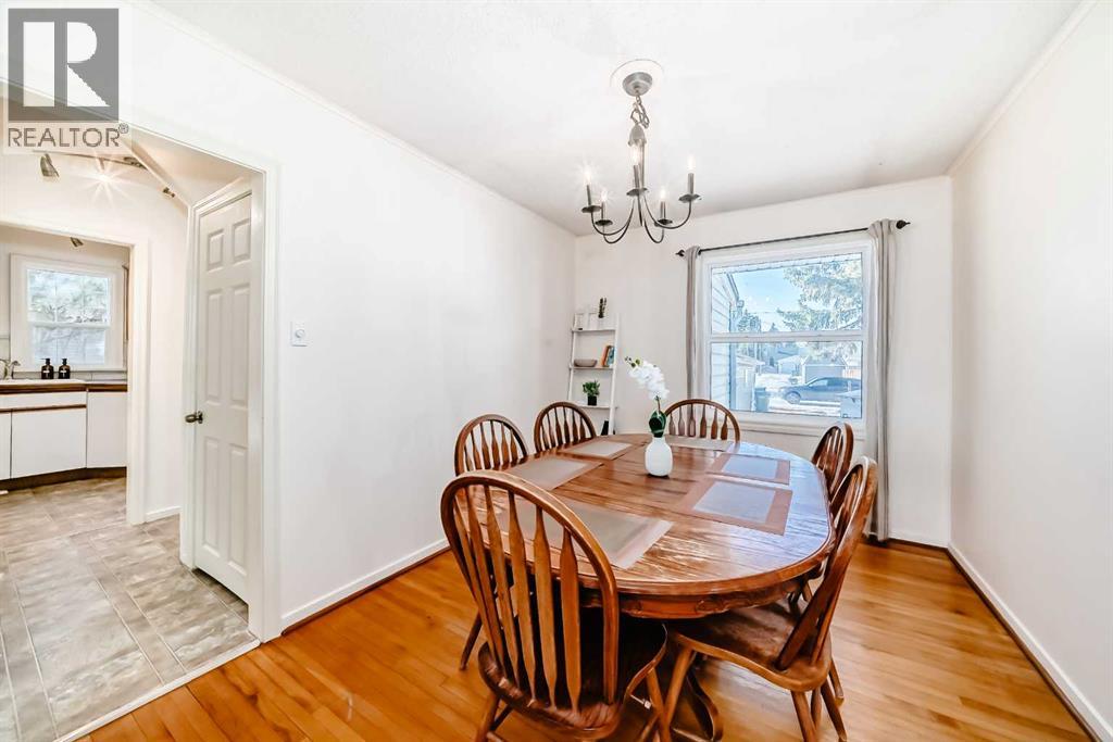 Single Family House for Sale in   Avenue Mountview Red Deer 