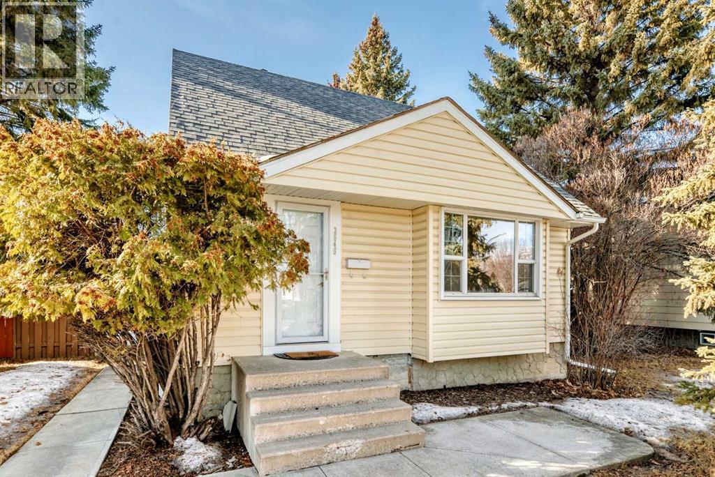 Single Family House for Sale in   Avenue Mountview Red Deer 