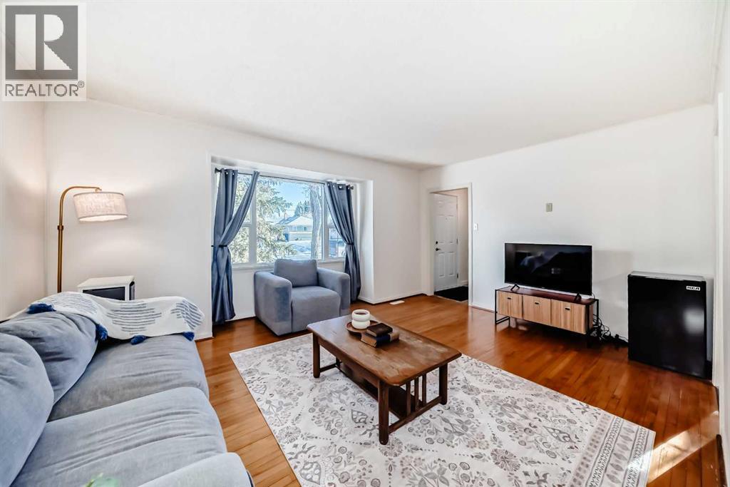 Single Family House for Sale in   Avenue Mountview Red Deer 