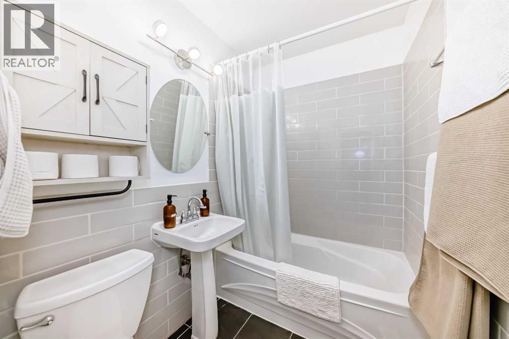 Single Family House for Sale in   Avenue Mountview Red Deer 