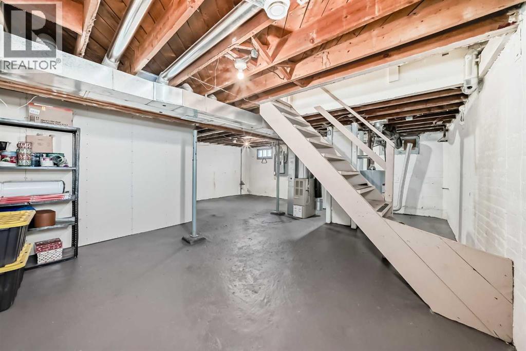 Single Family House for Sale in   Avenue Mountview Red Deer 