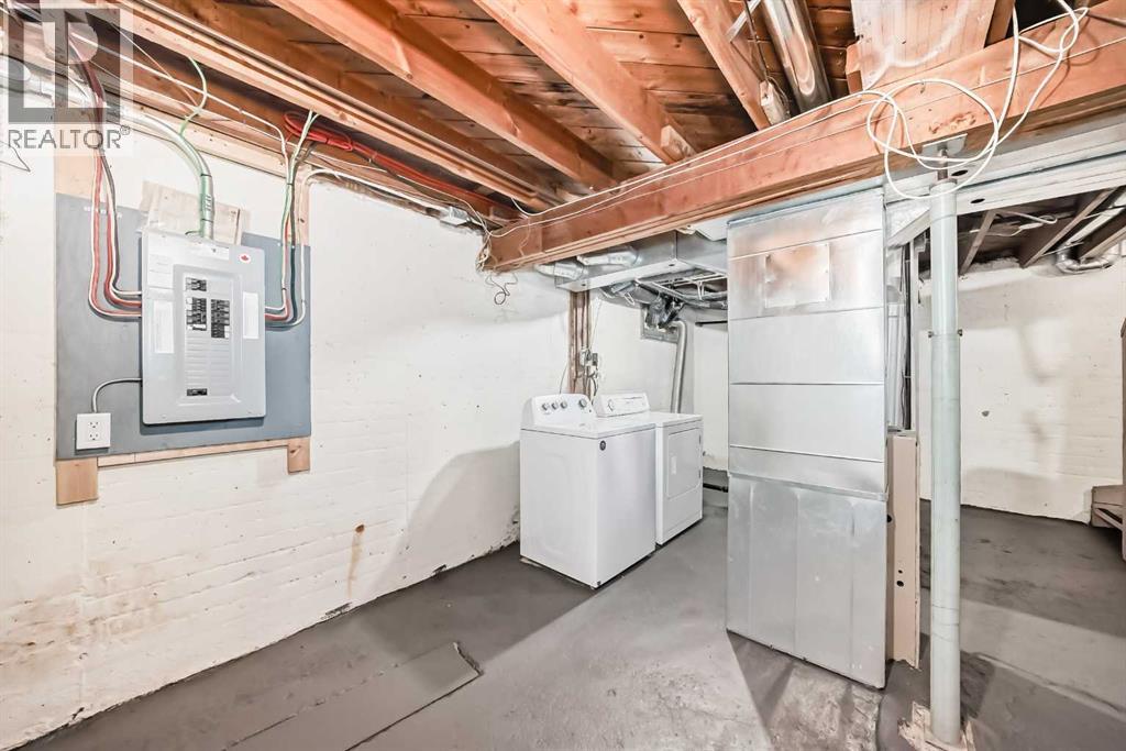 Single Family House for Sale in   Avenue Mountview Red Deer 