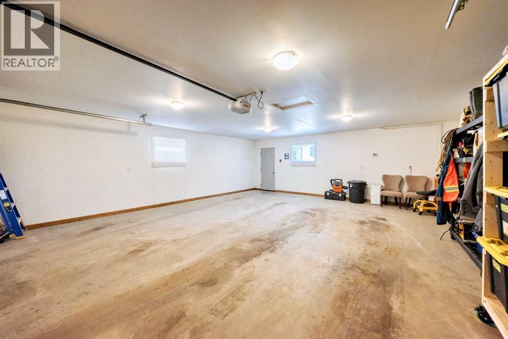 Single Family House for Sale in   Avenue Mountview Red Deer 