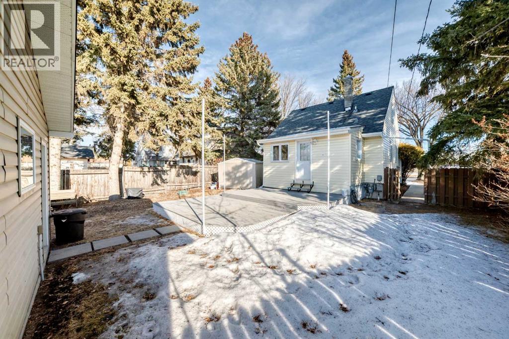 Single Family House for Sale in   Avenue Mountview Red Deer 