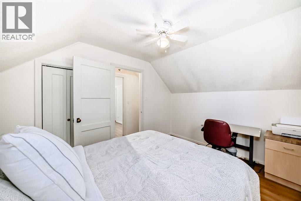 Single Family House for Sale in   Avenue Mountview Red Deer 