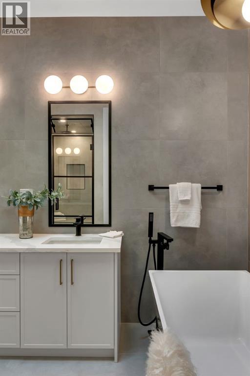 Single Family House for Sale in   Avenue SW Altadore Calgary 