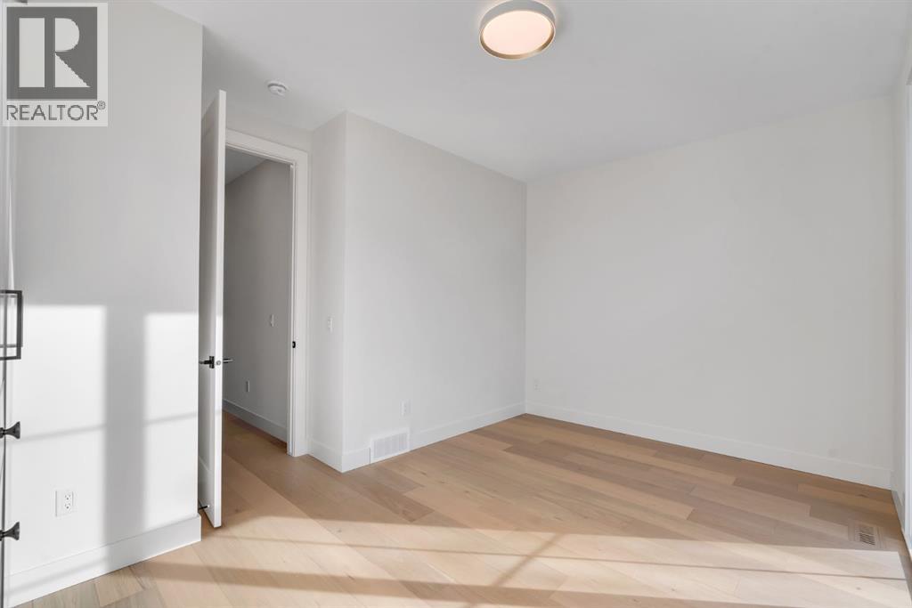 Single Family House for Sale in   Avenue SW Altadore Calgary 