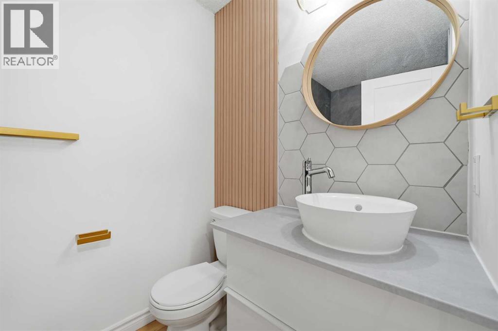 Single Family House for Sale in    Avenue SW Shaganappi Calgary 