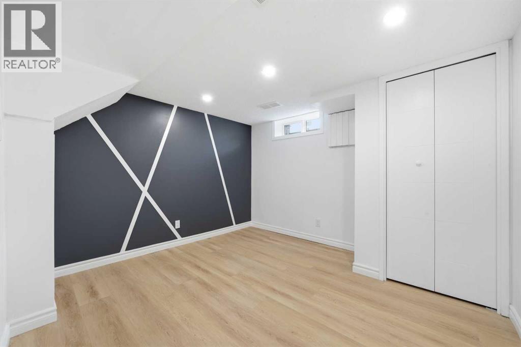 Single Family House for Sale in    Avenue SW Shaganappi Calgary 