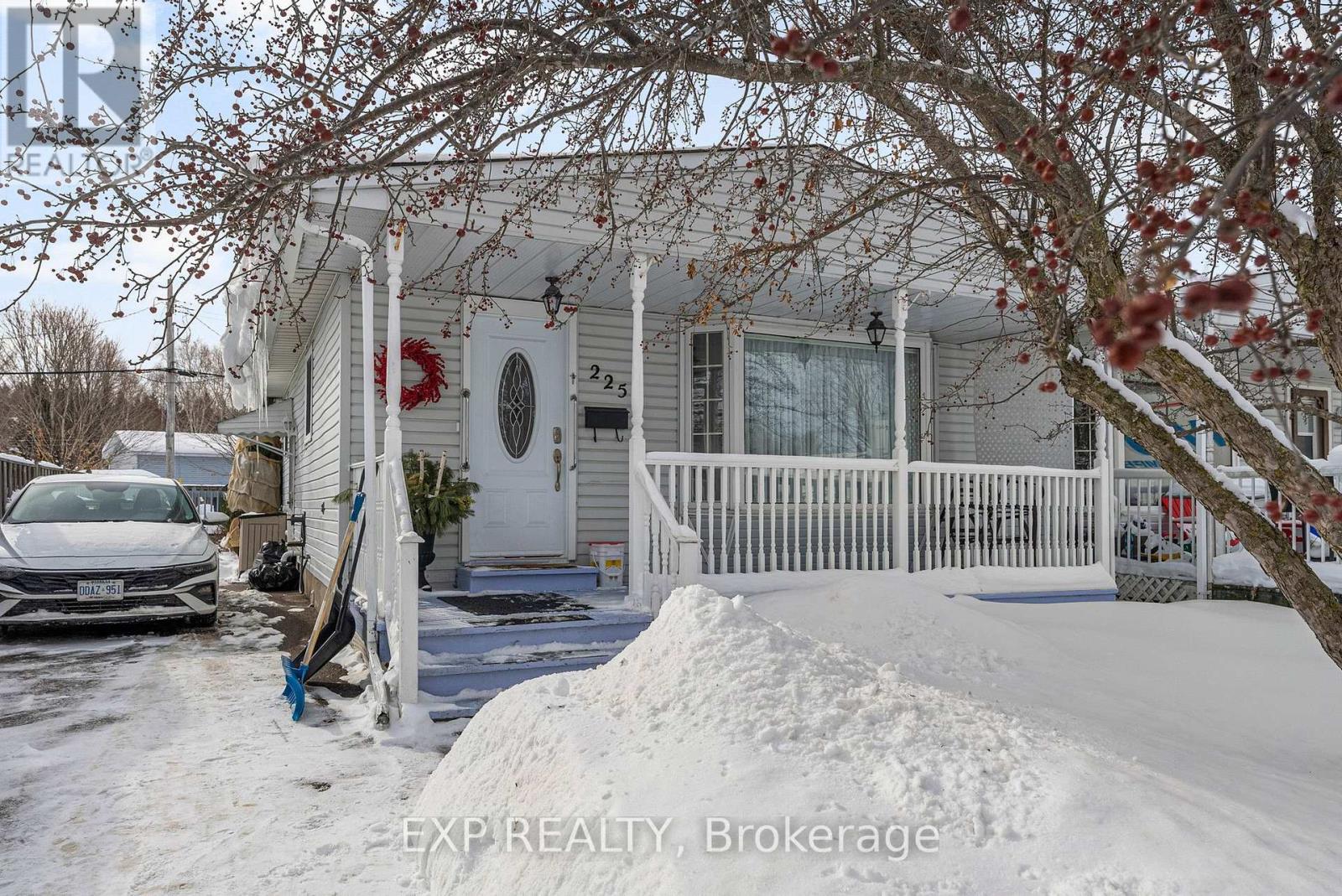 225 AIRTH BOULEVARD - Photo 2 of 24, Renfrew, Ontario