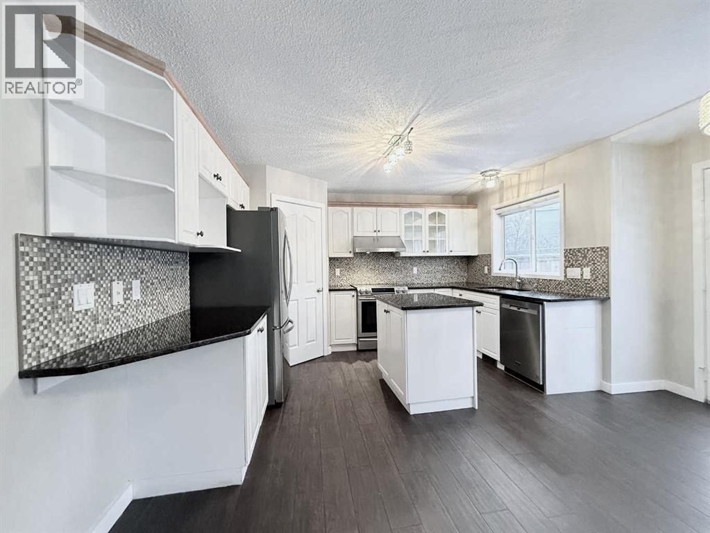 Single Family House for Sale in  Springbank Place SW Springbank Hill Calgary 