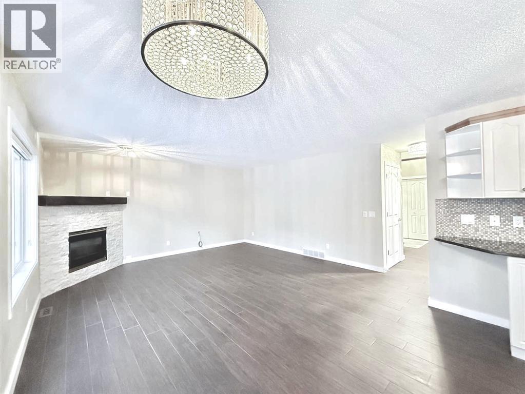 Single Family House for Sale in  Springbank Place SW Springbank Hill Calgary 