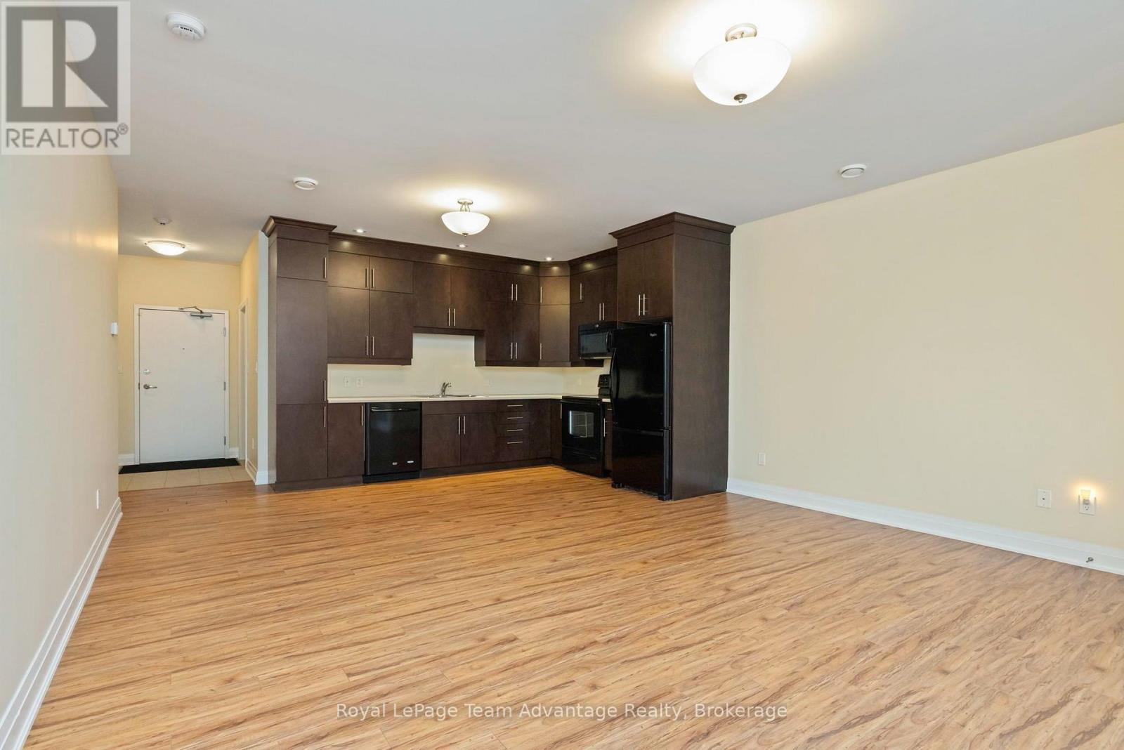 #102 20D SILVER BIRCH COURT - 10