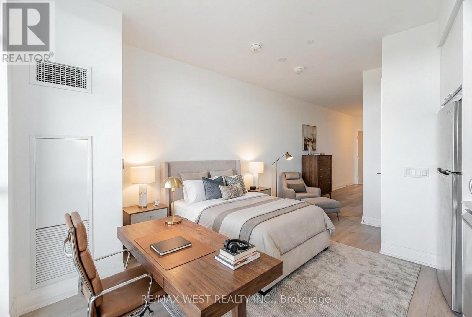 #218 60 GEORGE BUTCHART DRIVE - 5