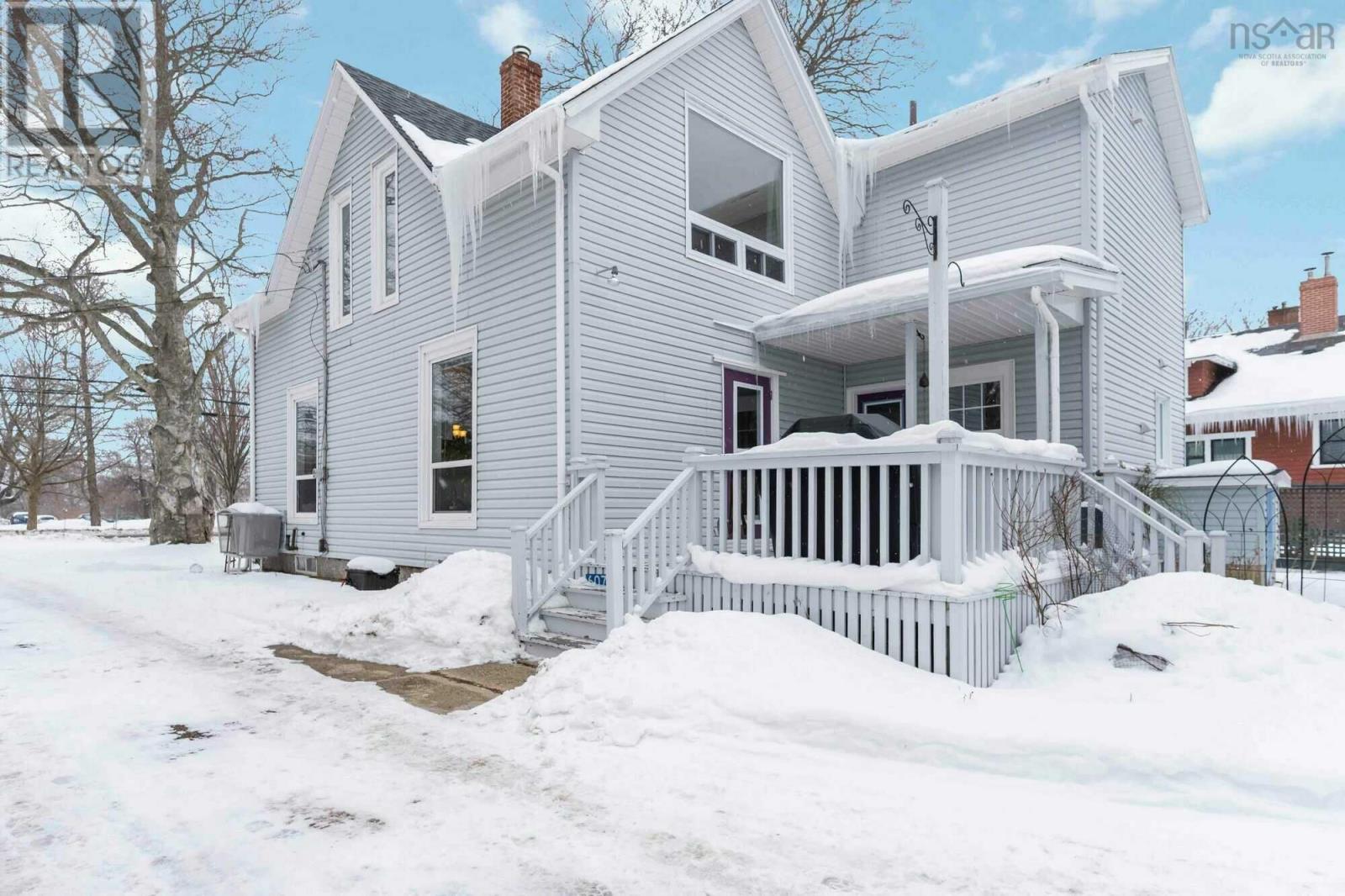 Property 18 of 21 of 607 St.George Street