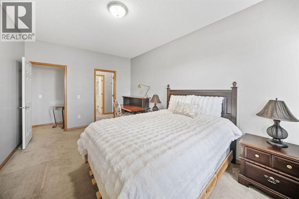 Single Family House for Sale in   Lincoln Way SW Lincoln Park Calgary 