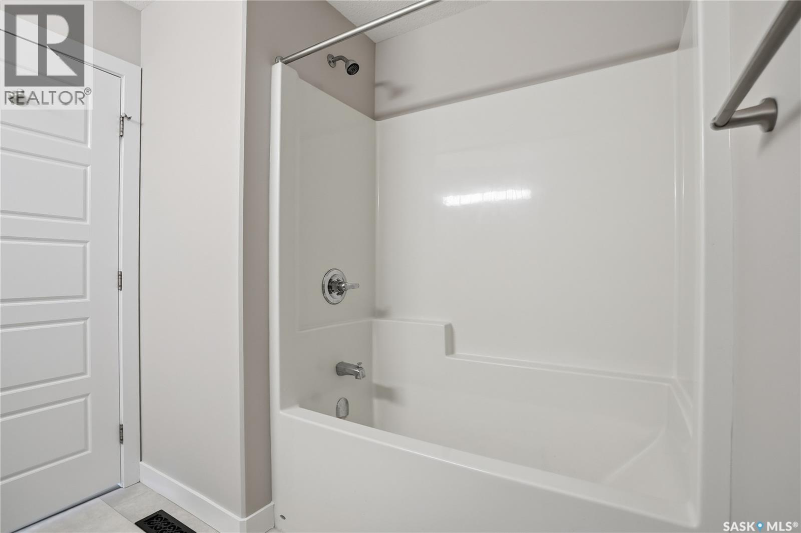 Single Family House Bi-level for Sale in  Boykowich STREET Saskatoon 