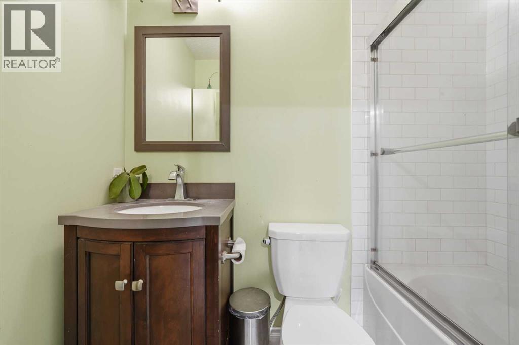 Single Family House Bi-level for Sale in  Taradale Drive S Taradale Calgary 