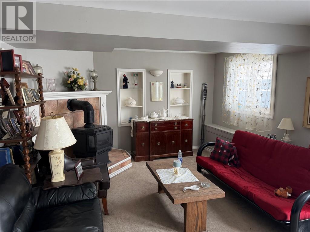 58 Washington Crescent - Photo 3 of 27, Elliot Lake, Ontario