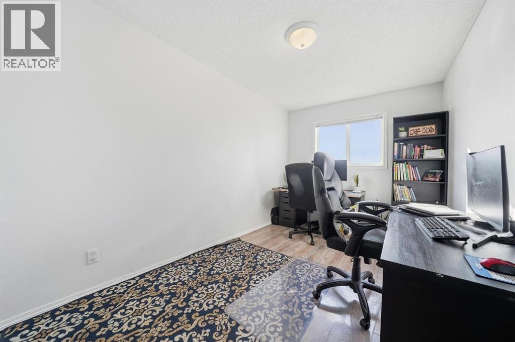 Single Family House for Sale in  Royal Birch Mount NW Royal Oak Calgary 