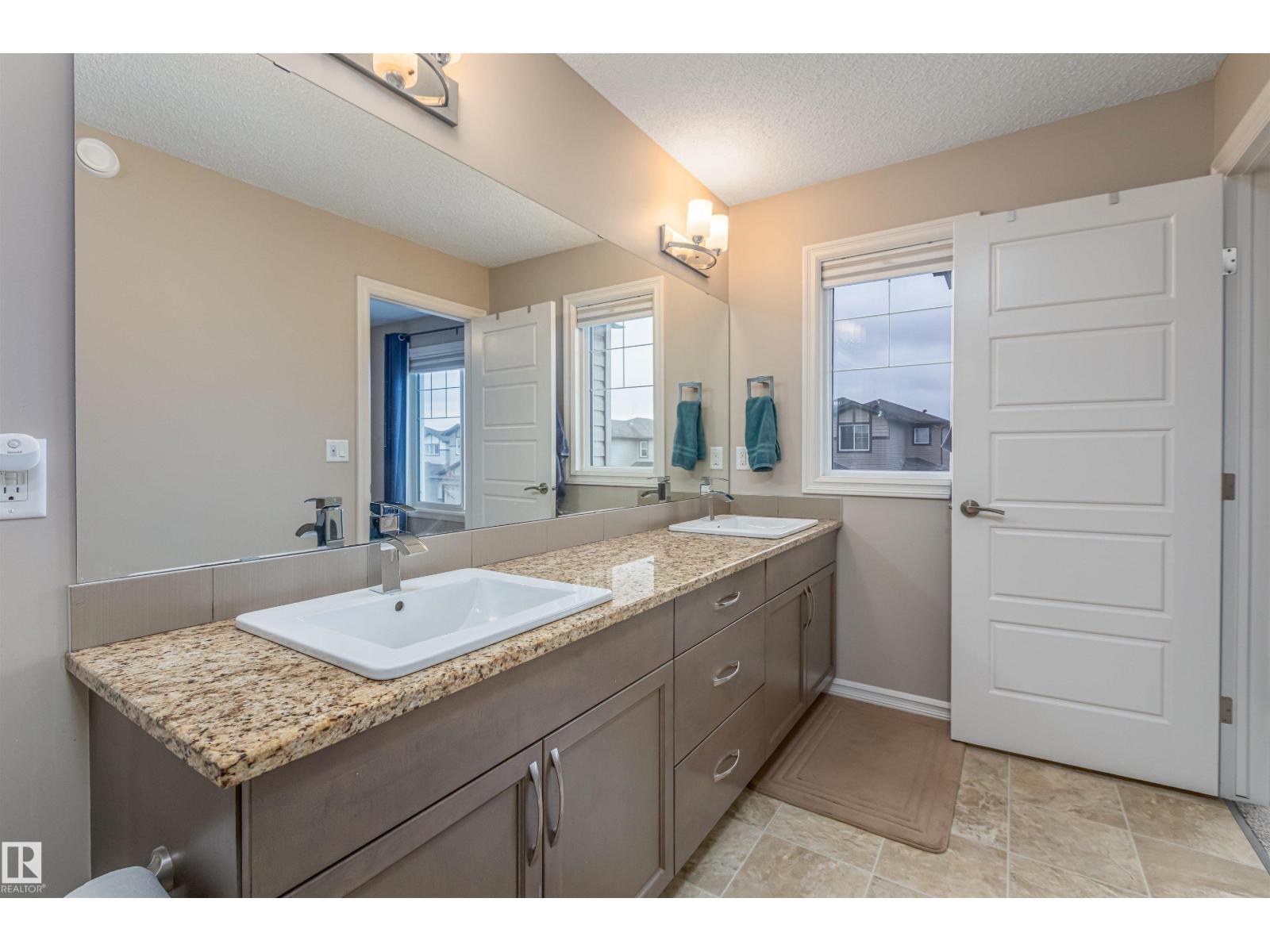 816 35 AV NW, Edmonton