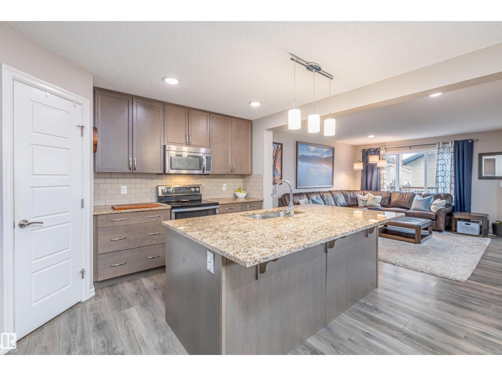 816 35 AV NW, Edmonton