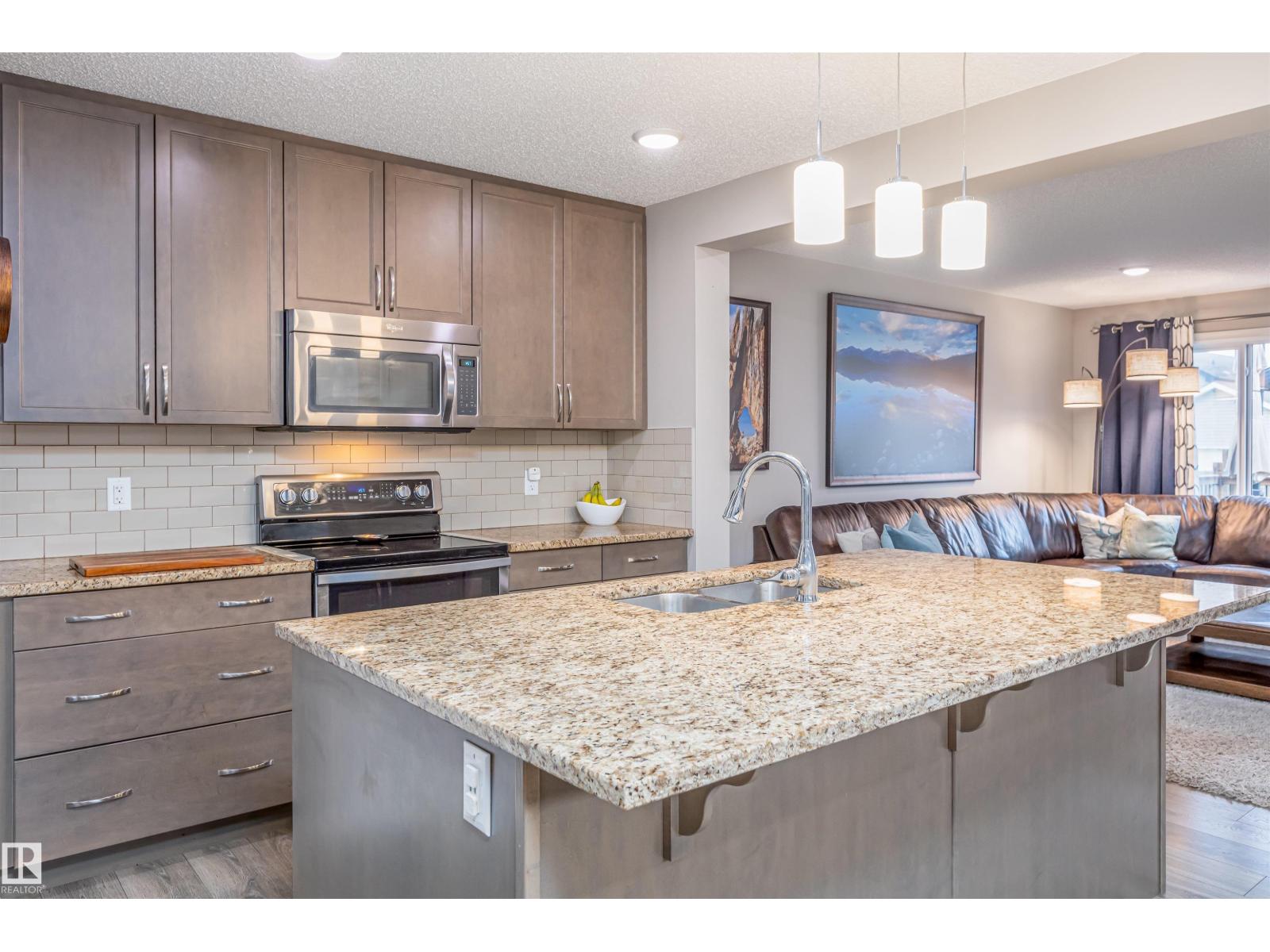 816 35 AV NW, Edmonton