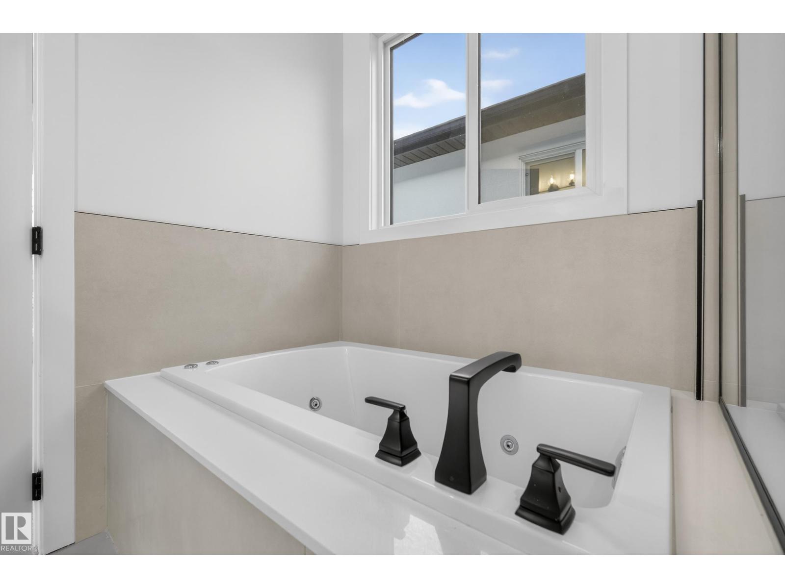 11613 79 AV NW, Edmonton