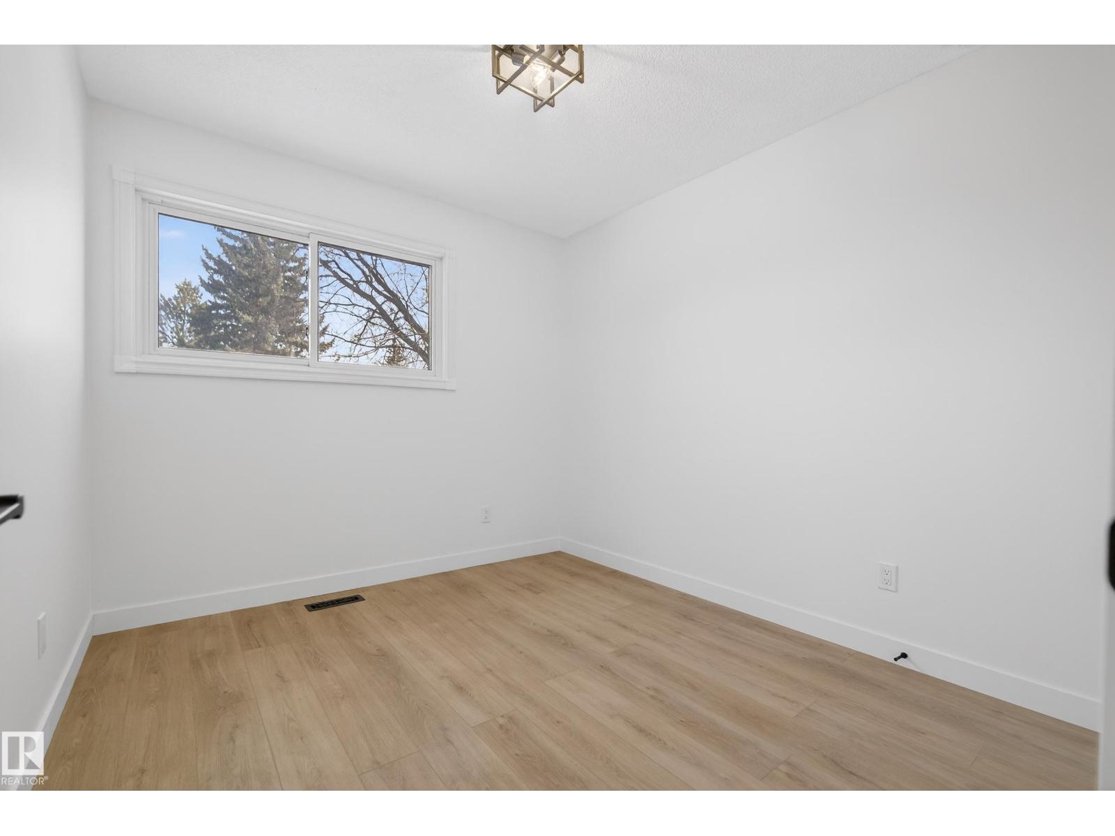 712 KNOTTWOOD RD S NW, Edmonton