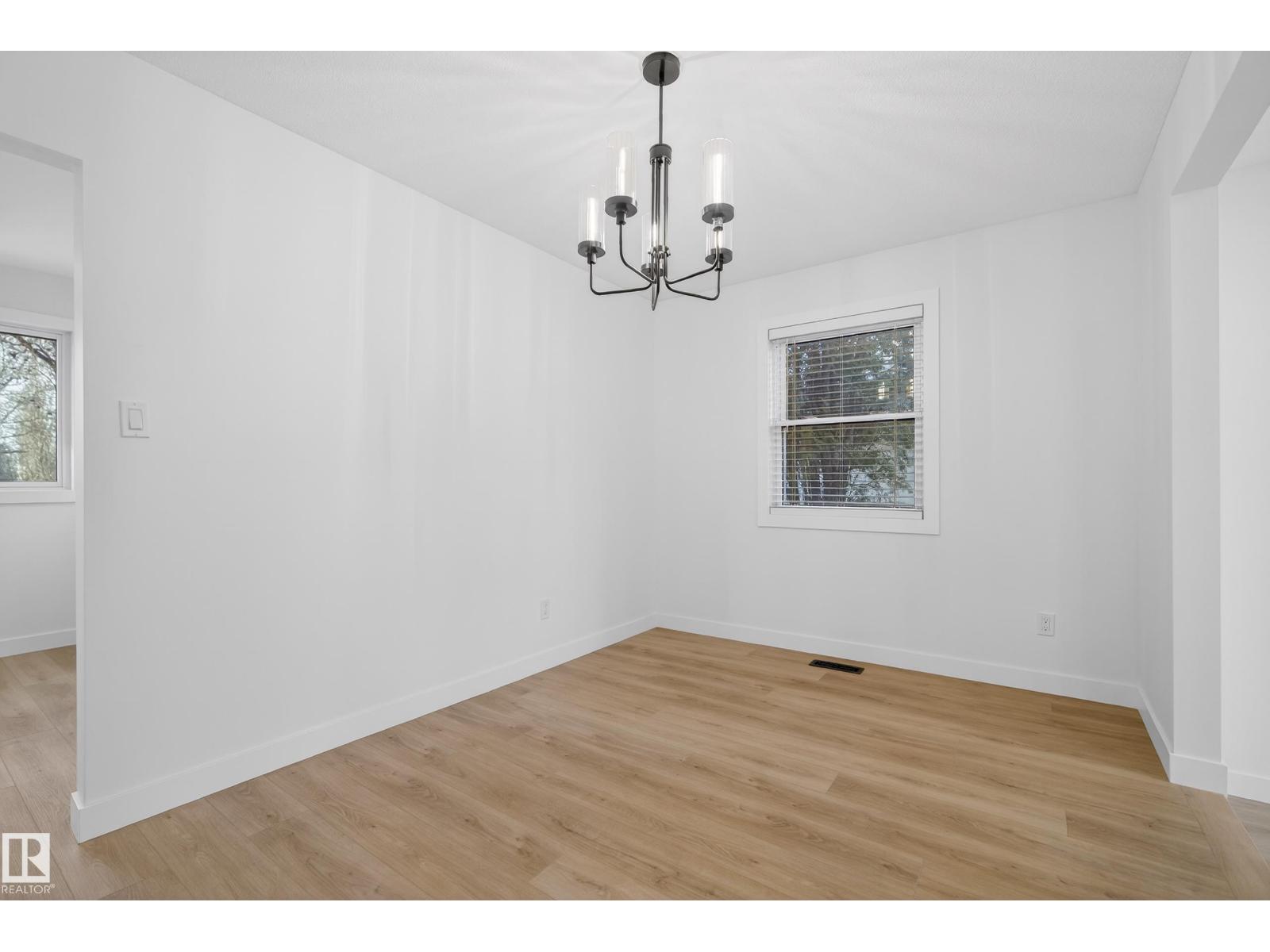 712 KNOTTWOOD RD S NW, Edmonton