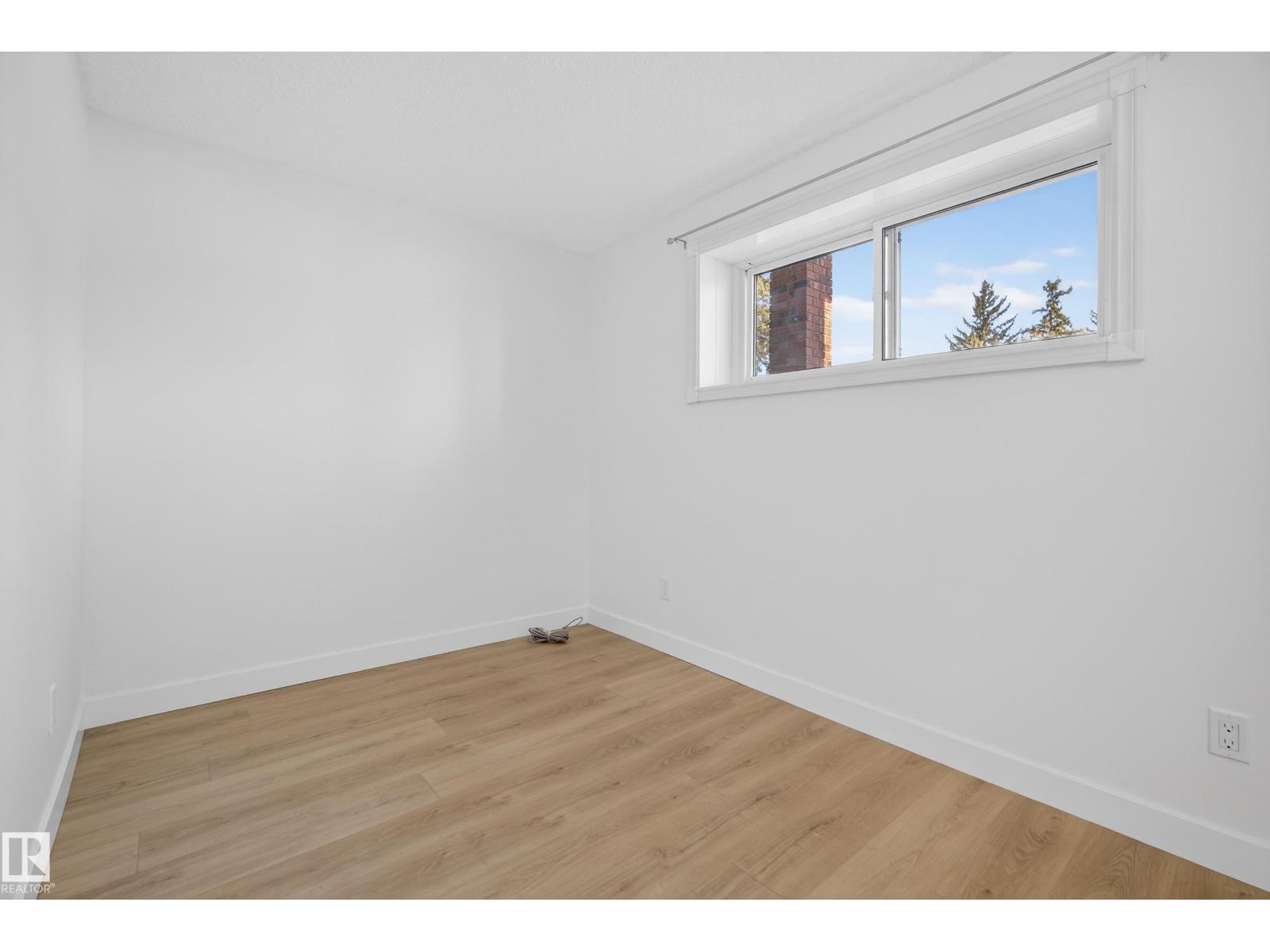 712 KNOTTWOOD RD S NW, Edmonton