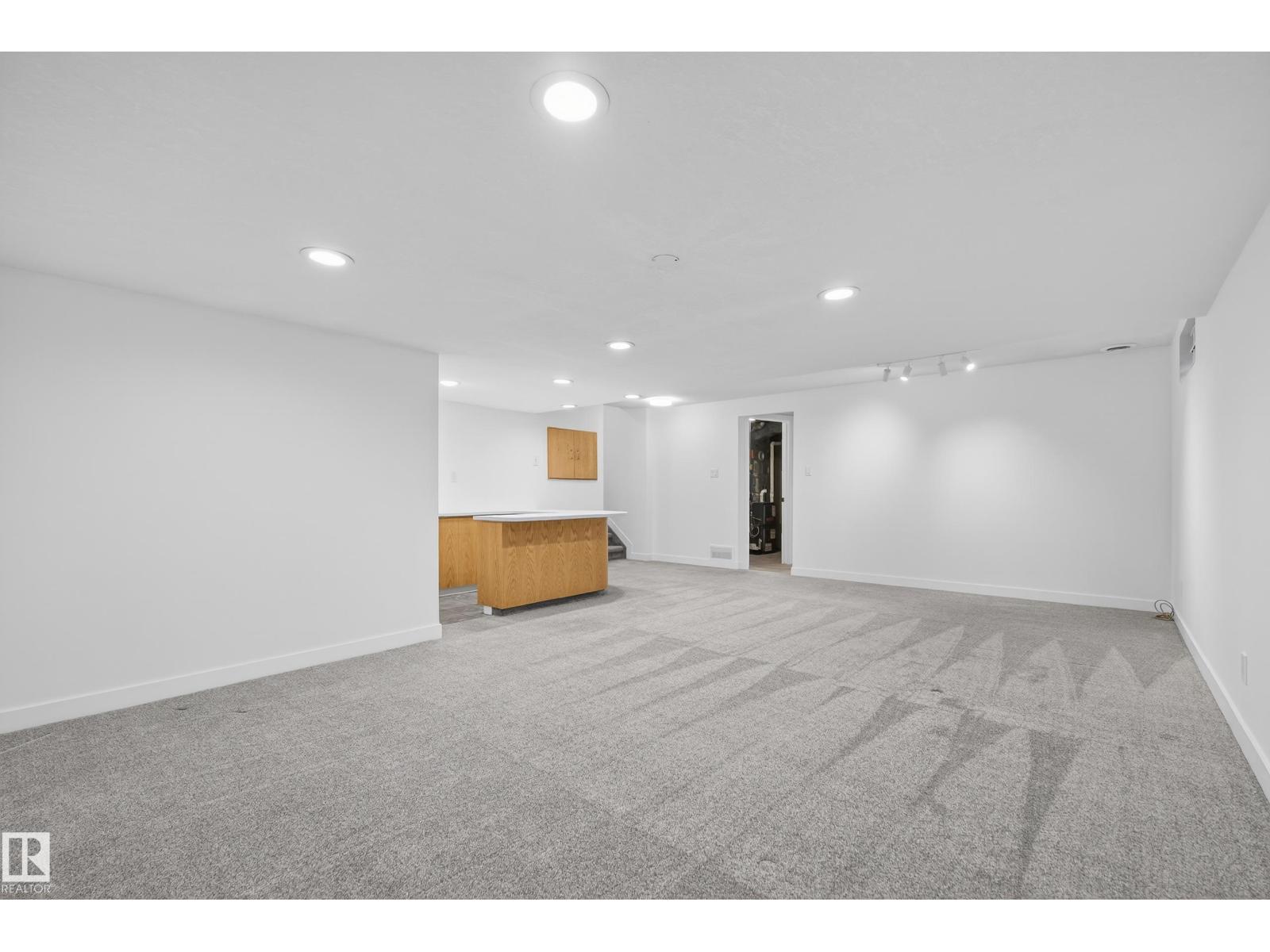 712 KNOTTWOOD RD S NW, Edmonton