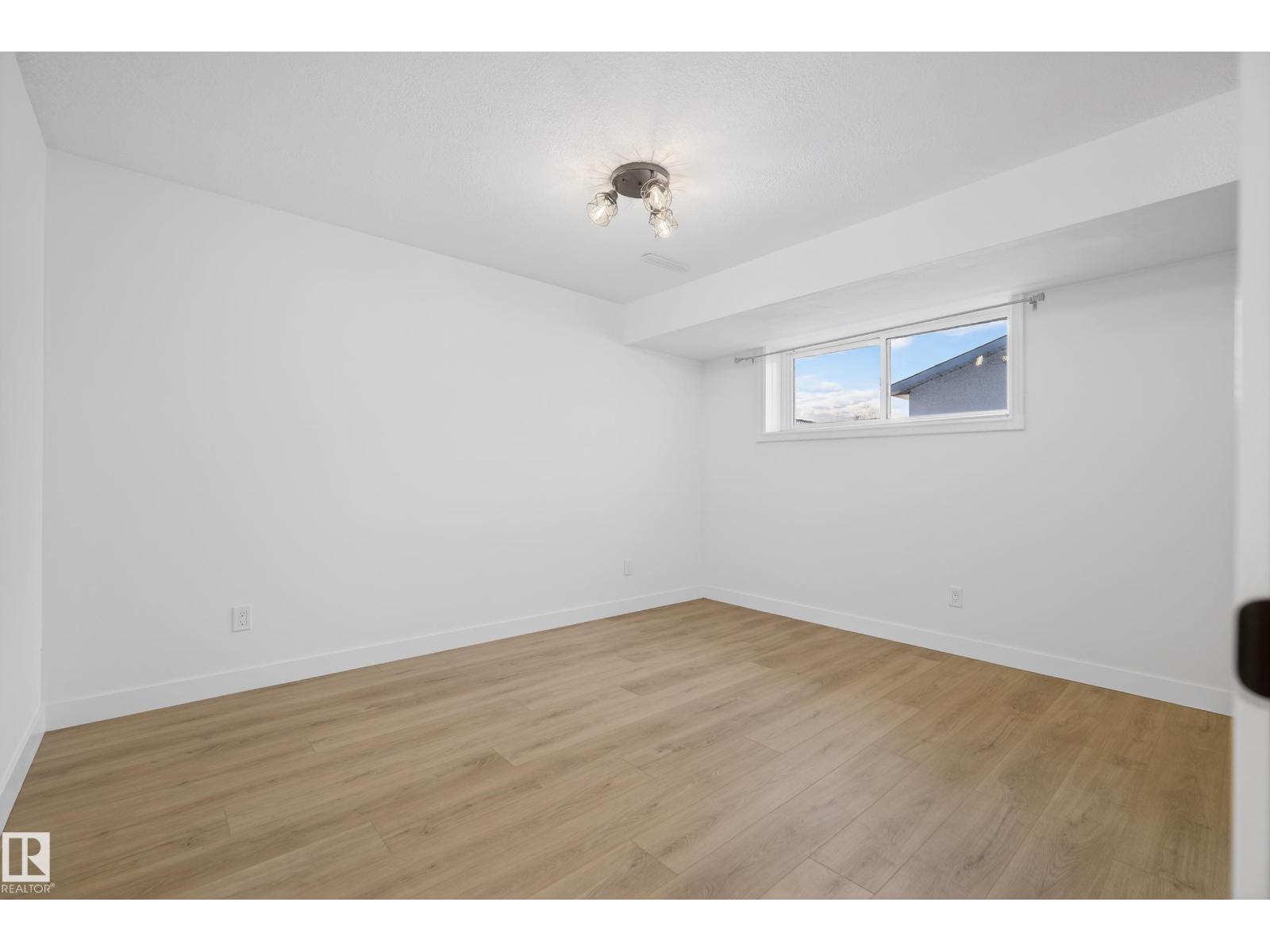 712 KNOTTWOOD RD S NW, Edmonton