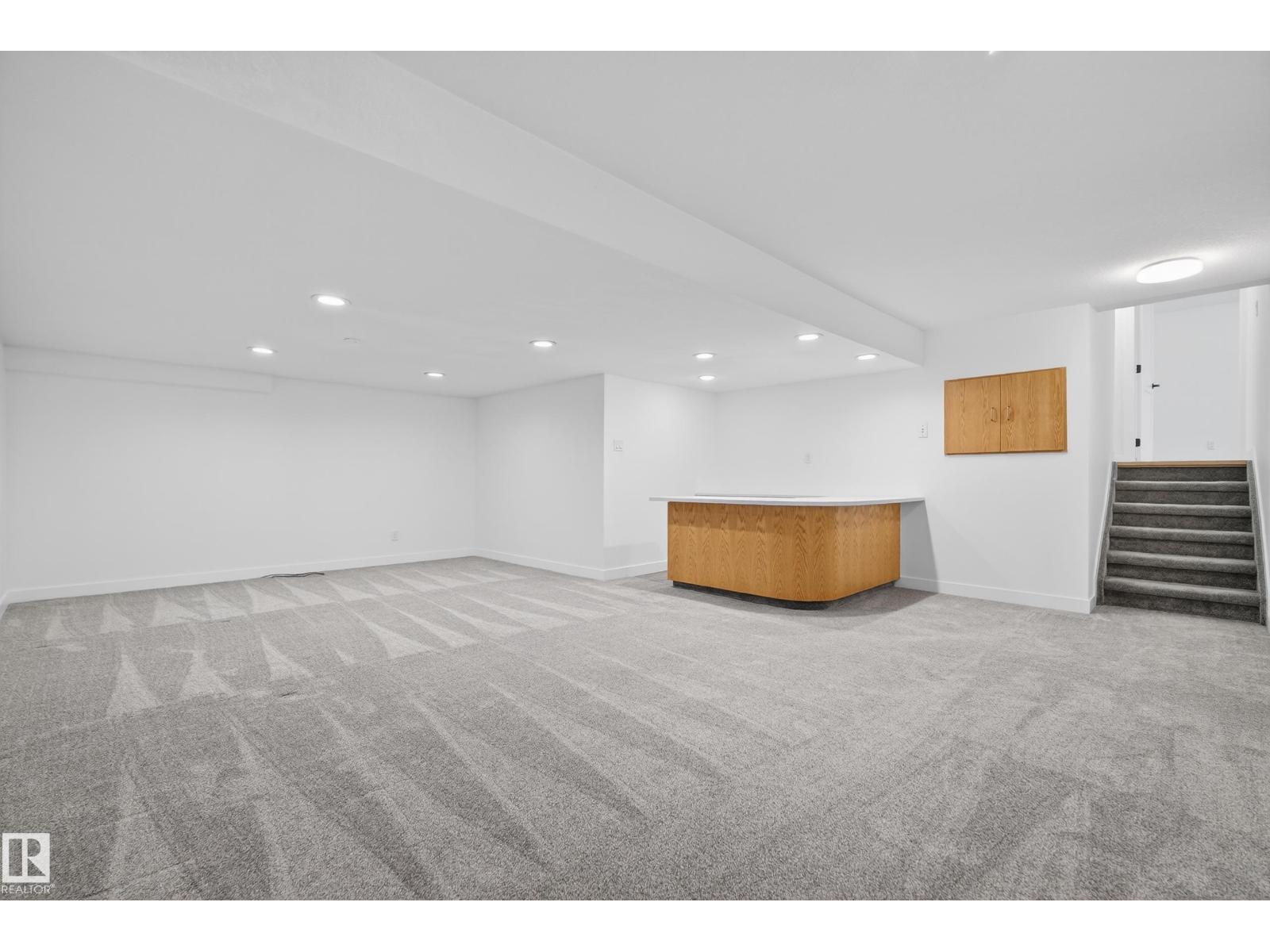 712 KNOTTWOOD RD S NW, Edmonton