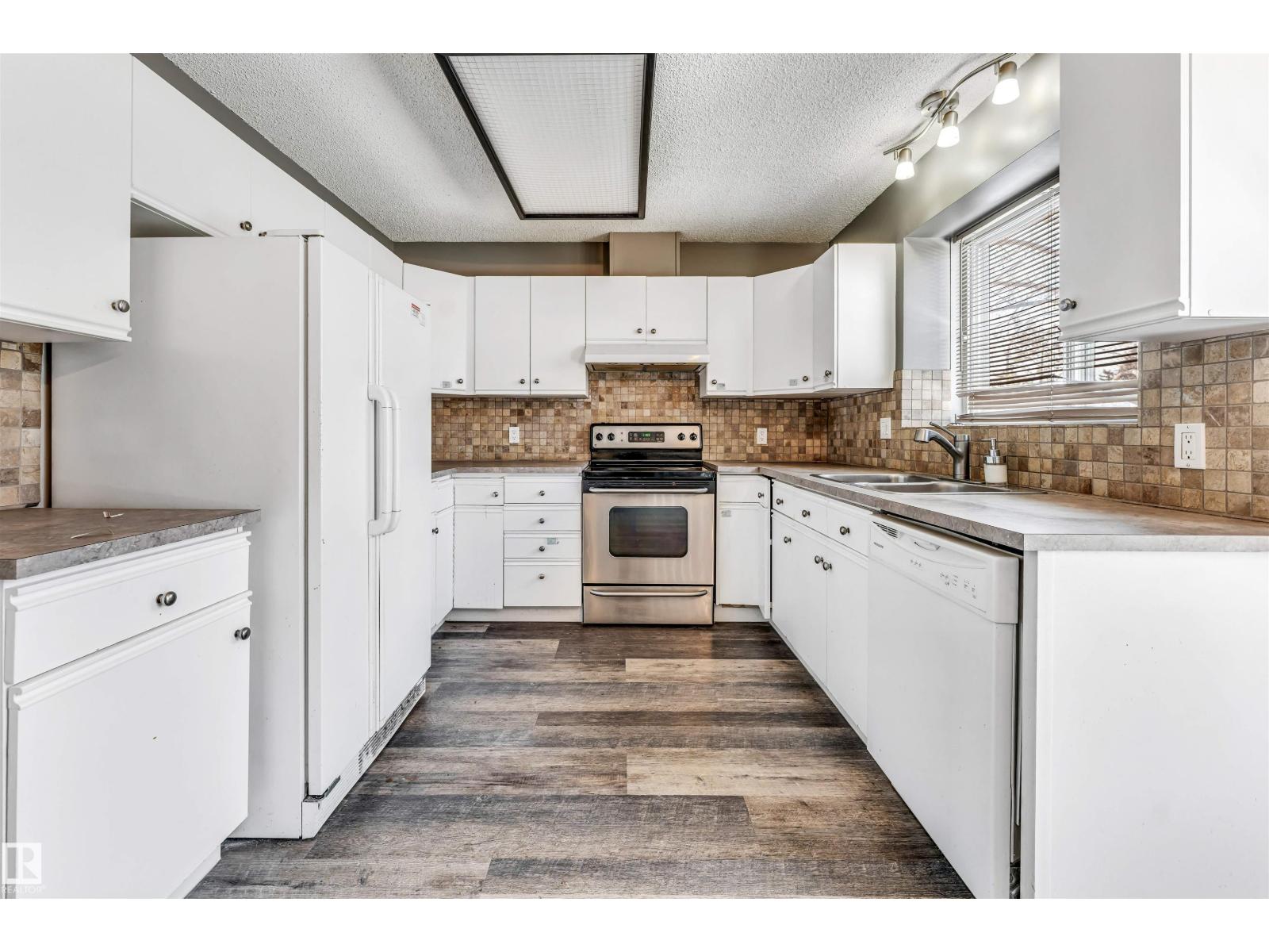 3824 48 ST NW, Edmonton