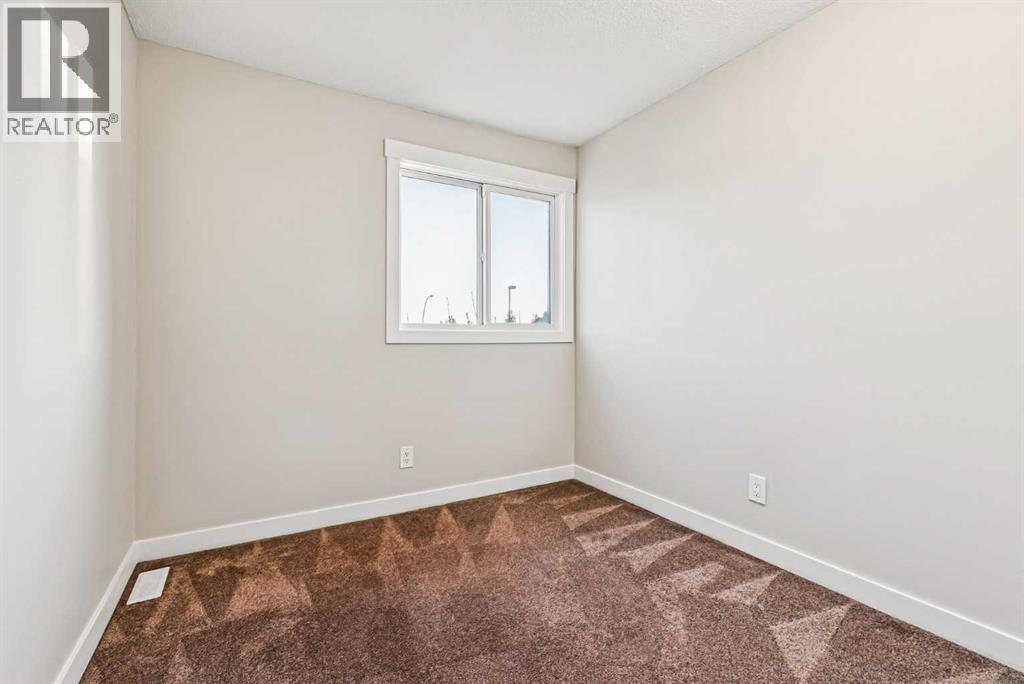 Single Family House for Sale in   Pensacola Crescent SE Penbrooke Meadows Calgary 