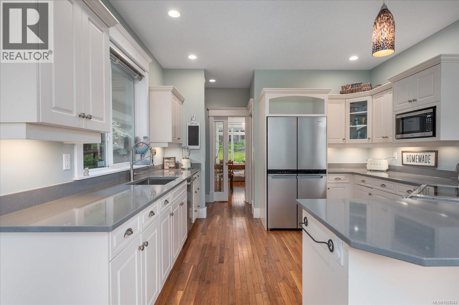 409 FOURNEAU WAY - 2