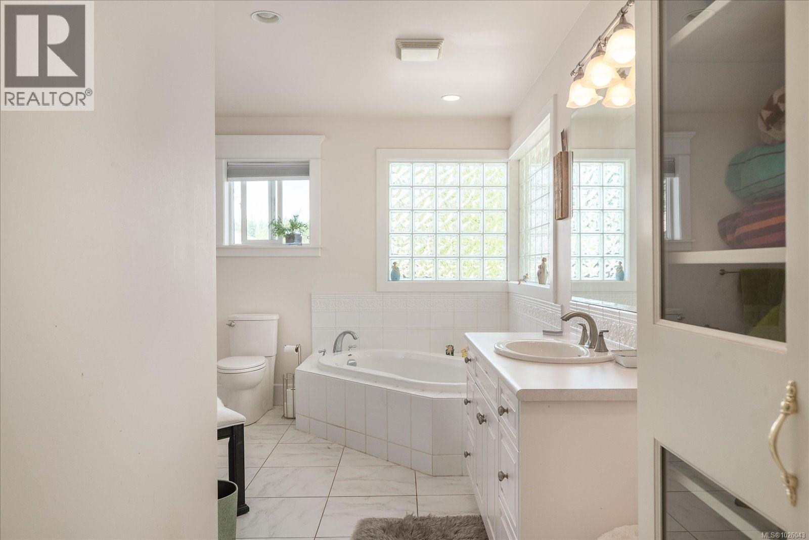 409 FOURNEAU WAY - 43