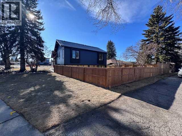 Single Family House 4 Level for Sale in  Spruce Bank Crescent SW Spruce Cliff Calgary 