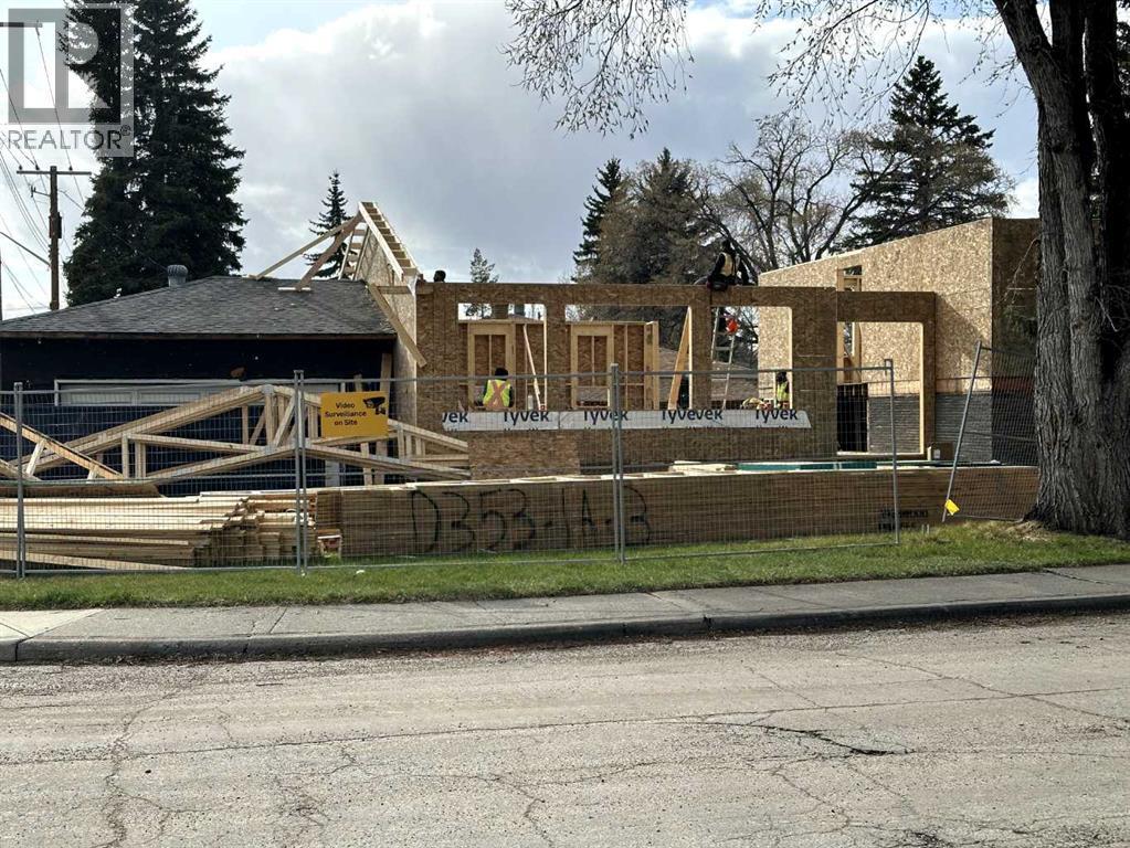 Single Family House 4 Level for Sale in  Spruce Bank Crescent SW Spruce Cliff Calgary 