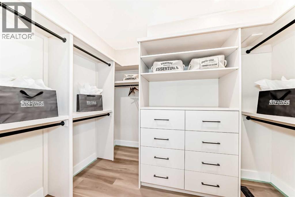 Single Family House 4 Level for Sale in  Spruce Bank Crescent SW Spruce Cliff Calgary 